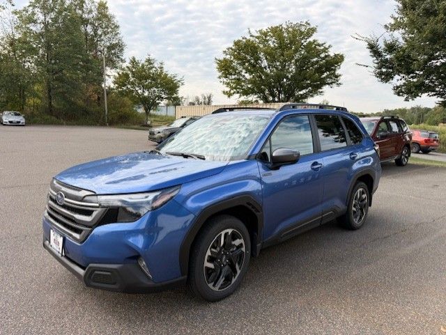 2025 Subaru Forester Premium photo 3