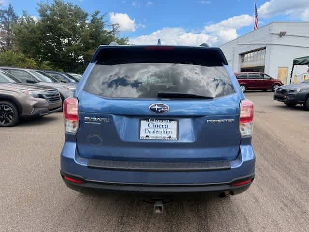 2018 Subaru Forester 2.5i Premium photo 4