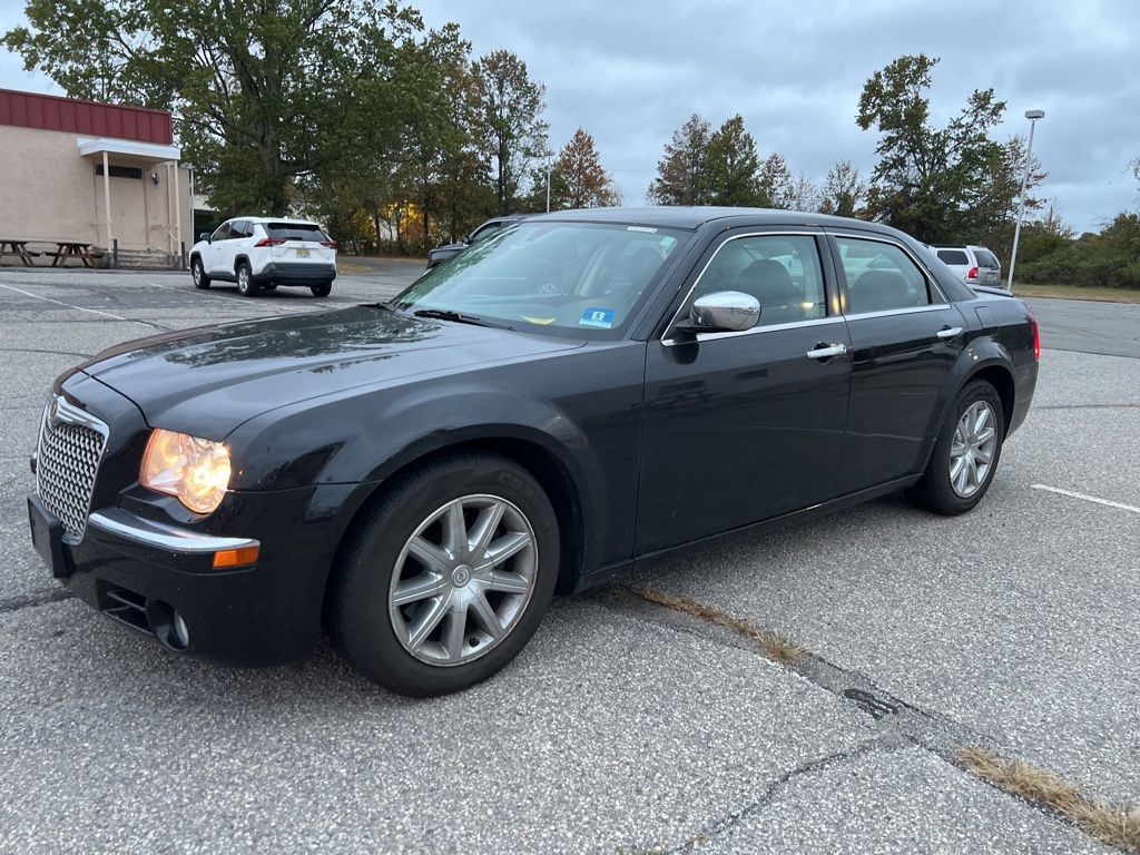 2010 Chrysler 300 C photo 3
