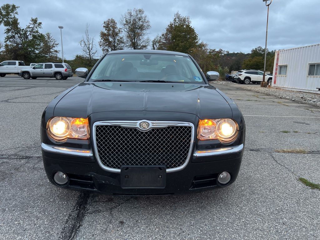 2010 Chrysler 300 C photo 2