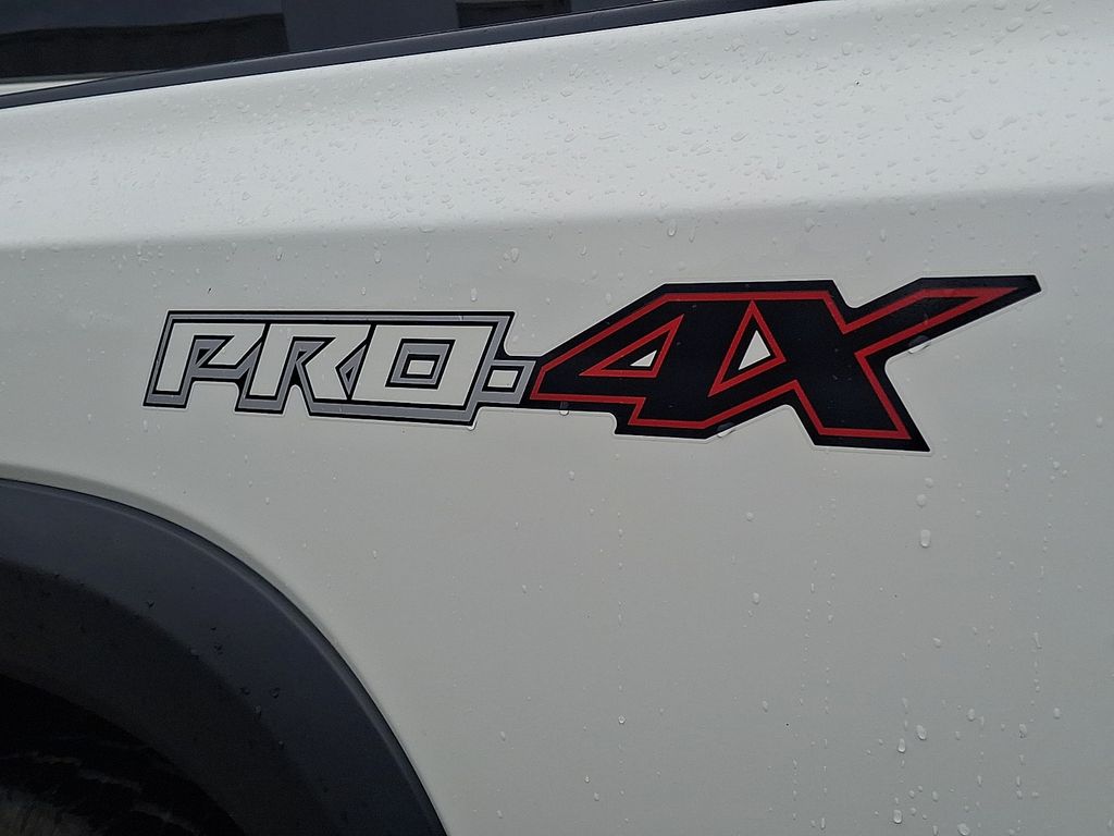 2024 Nissan Frontier PRO-4X - Photo 30