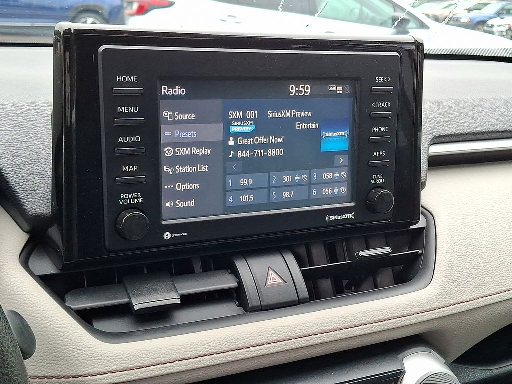 2020 Toyota RAV4 Hybrid XLE photo 3