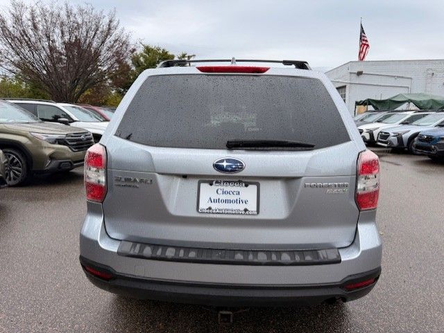 2016 Subaru Forester 2.5i Premium photo 3