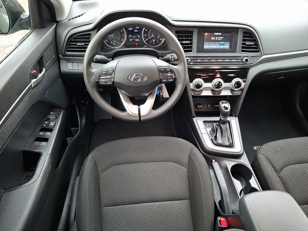 2019 Hyundai Elantra SE photo 2
