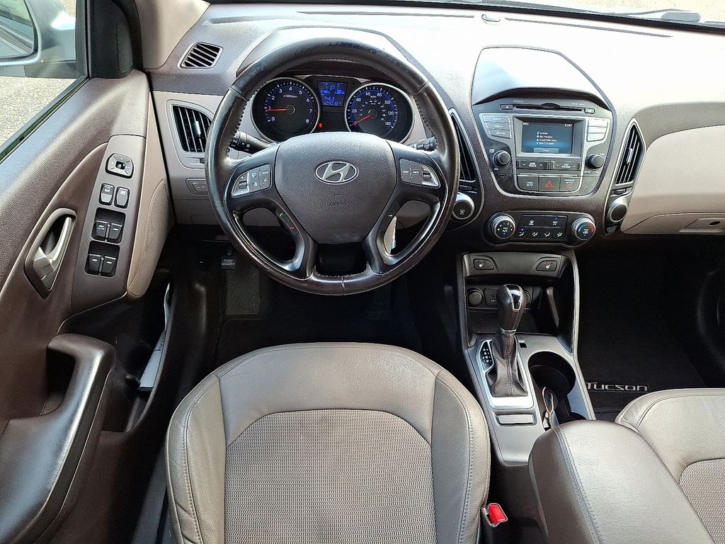2014 Hyundai Tucson SE photo 2