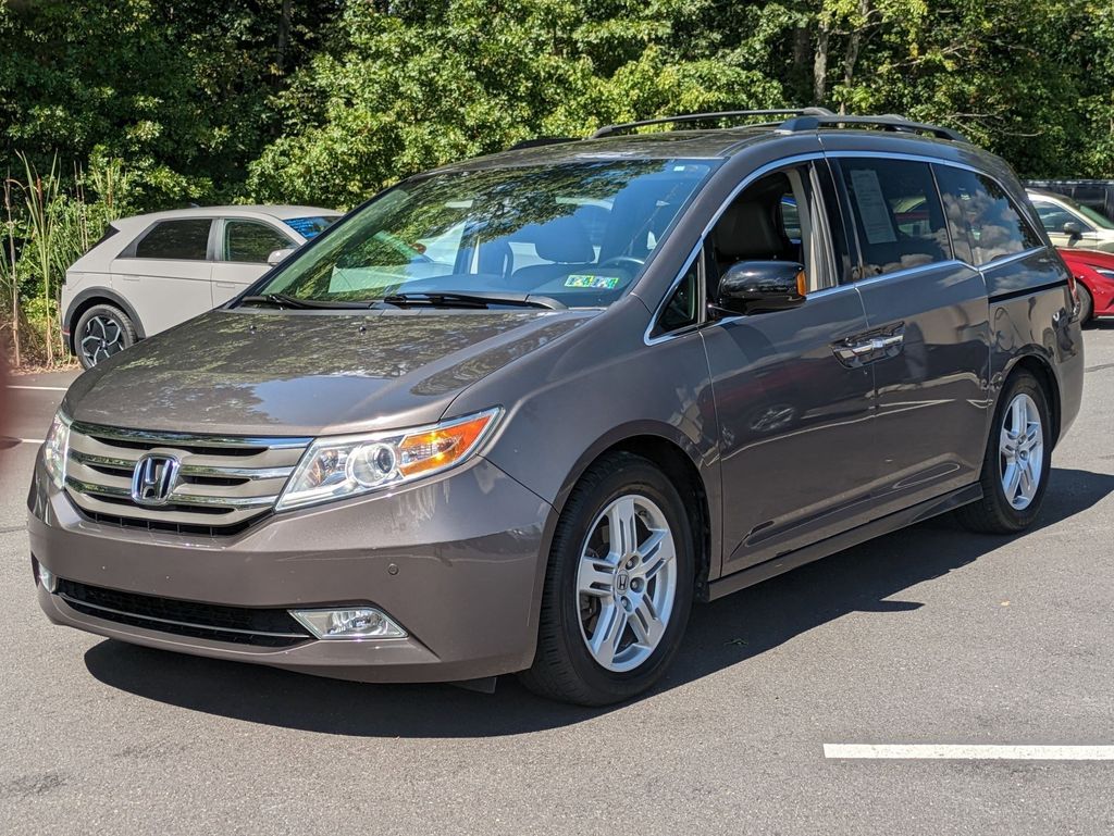 2013 Honda Odyssey Touring photo 3