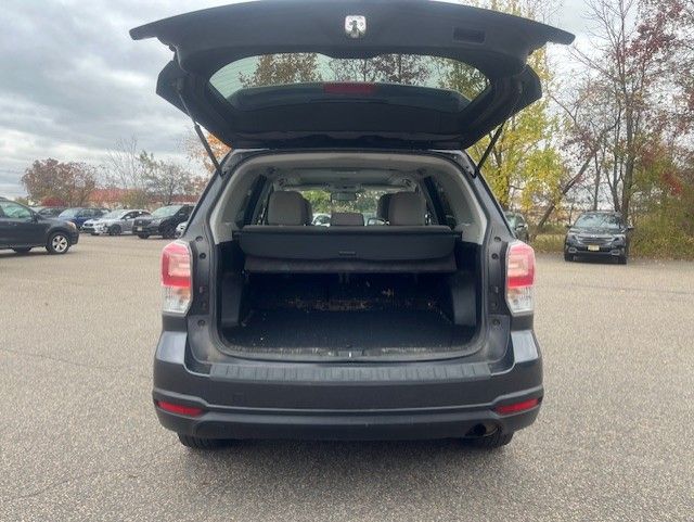2017 Subaru Forester 2.5i Premium photo 2