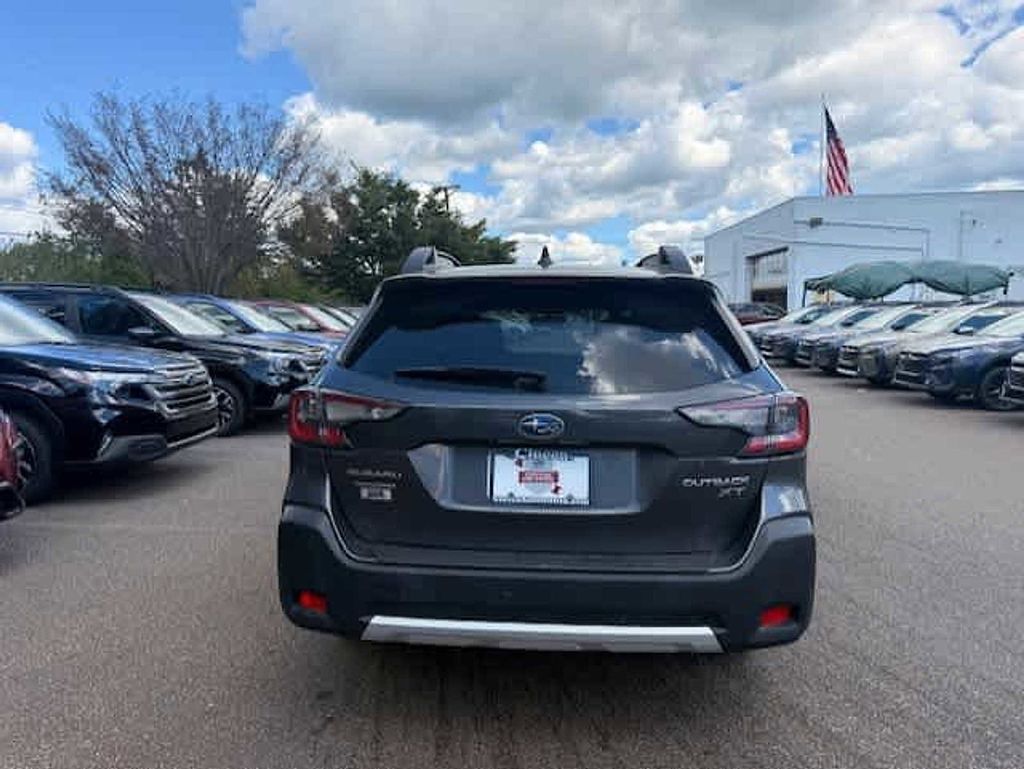 2023 Subaru Outback Limited XT photo 3