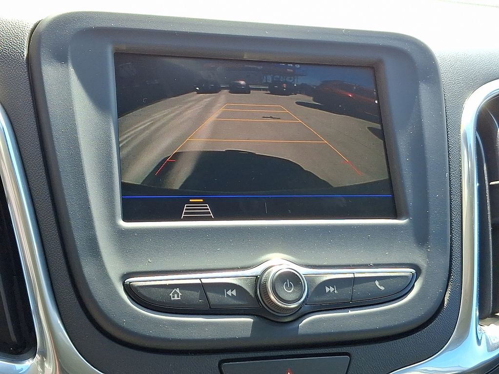 2021 Chevrolet Equinox LS photo 4