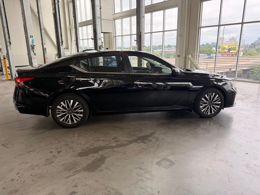Used 2023 Nissan Altima 2.5 SV Sedan