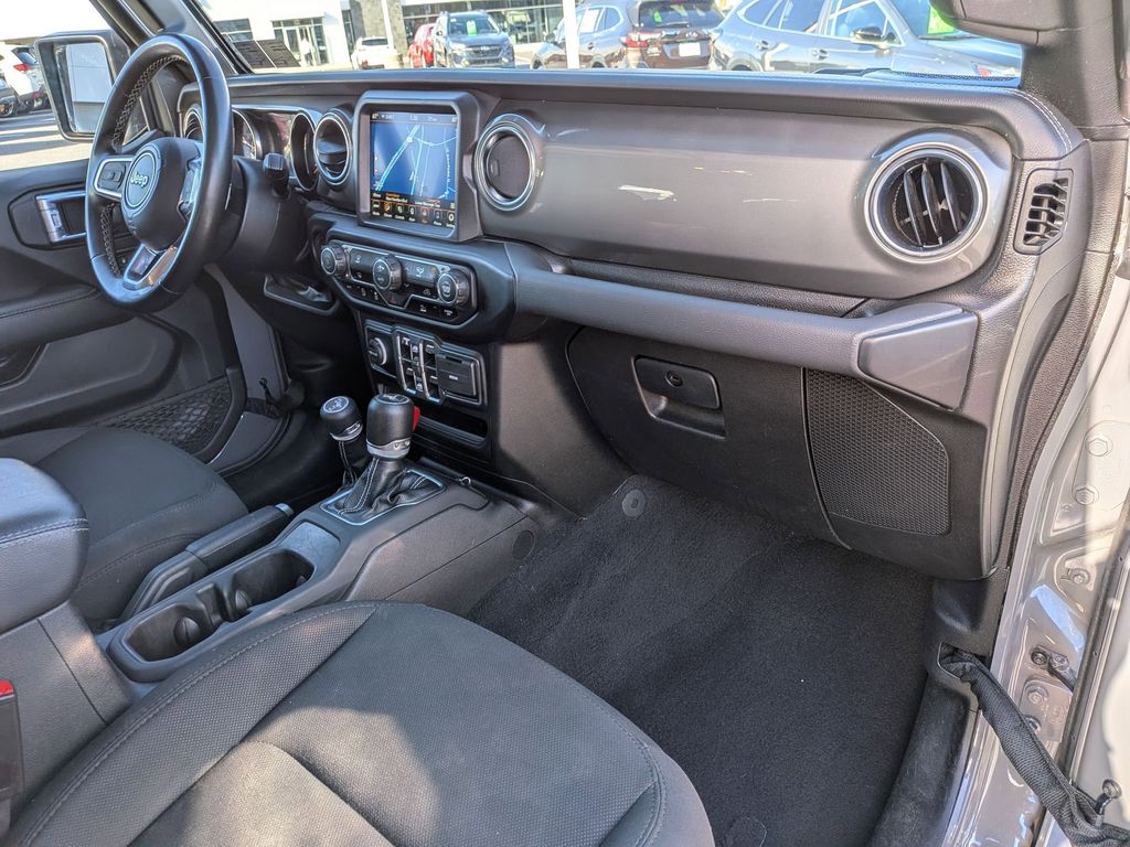 2022 Jeep Wrangler Unlimited Sahara - Photo 28