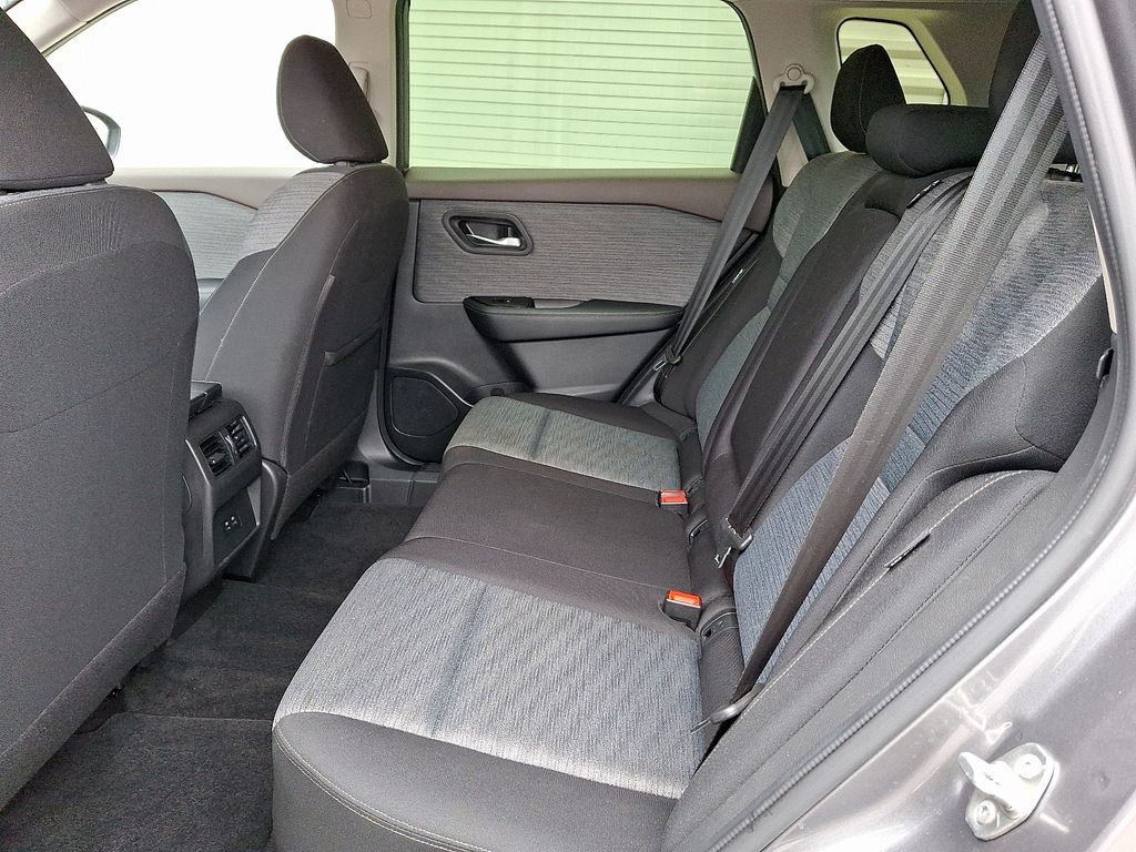 2023 Nissan Rogue SV - Photo 13