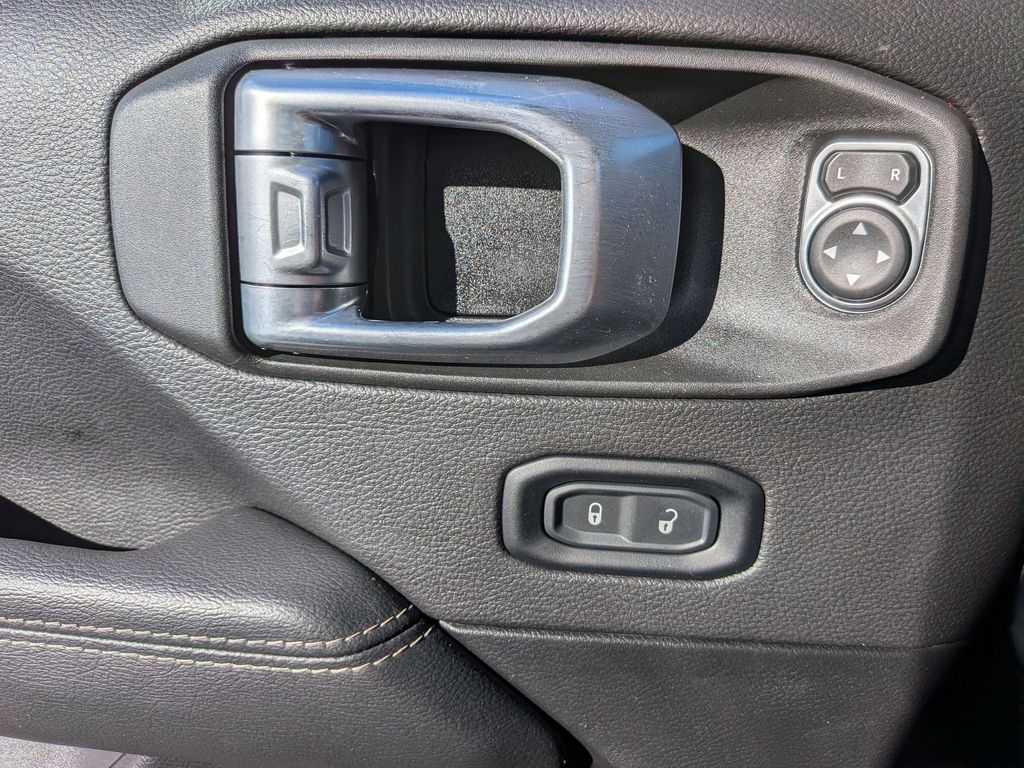 2022 Jeep Wrangler Unlimited Sahara - Photo 10