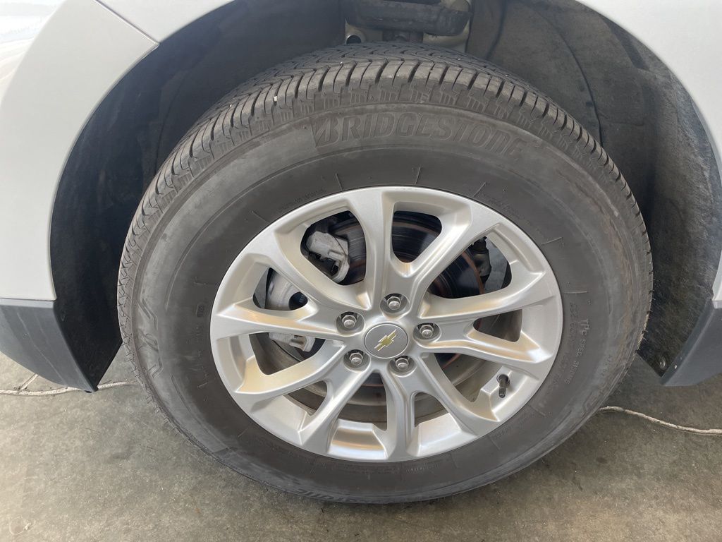 2021 Chevrolet Equinox LS photo 3