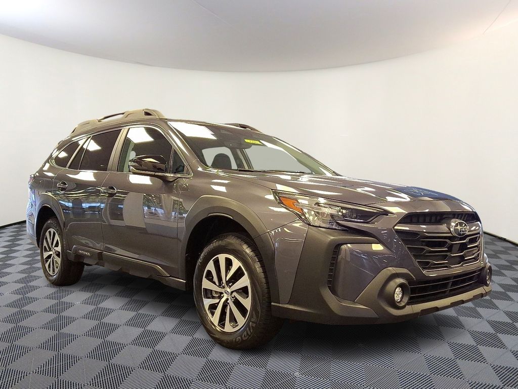 2025 Subaru Outback Premium's photo
