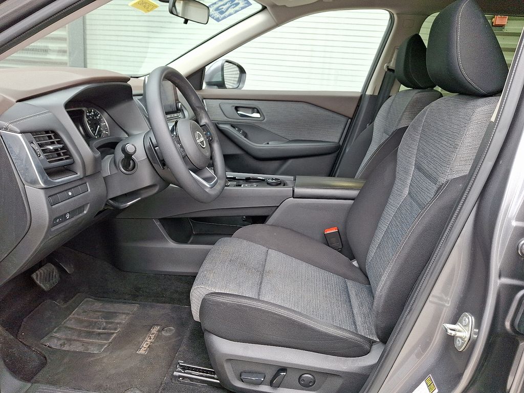 2023 Nissan Rogue SV - Photo 15