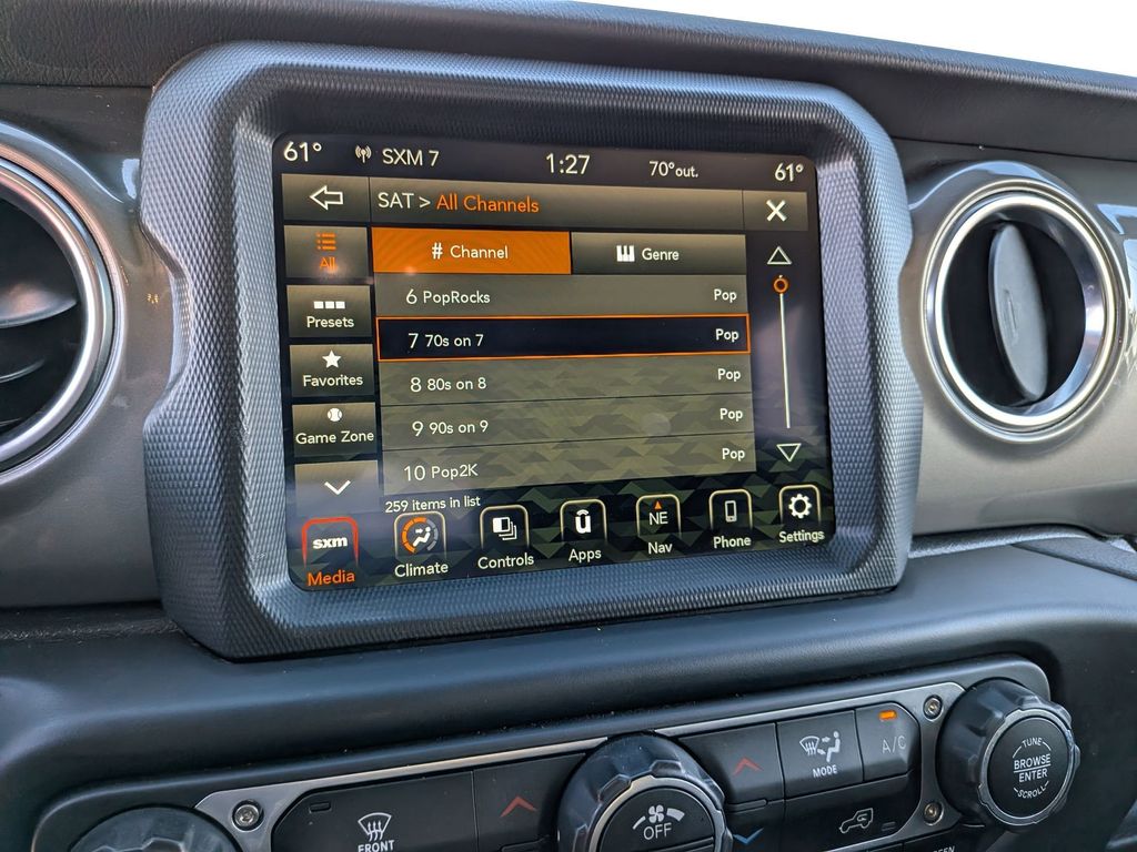 2022 Jeep Wrangler Unlimited Sahara - Photo 18