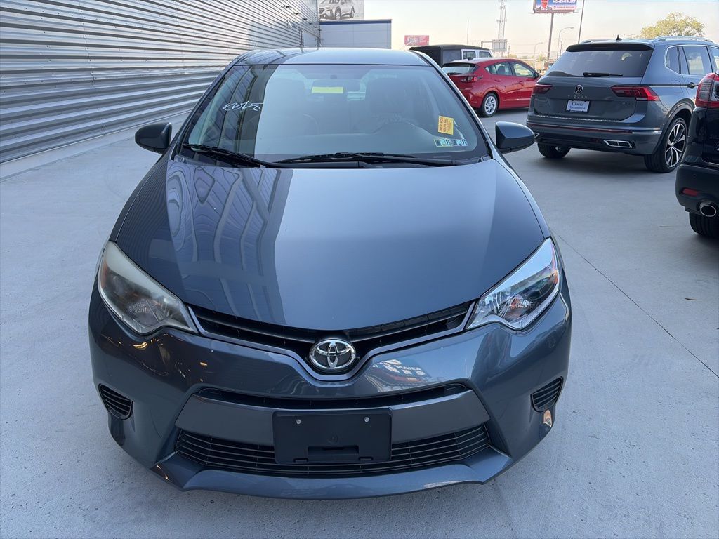 2015 Toyota Corolla LE photo 2