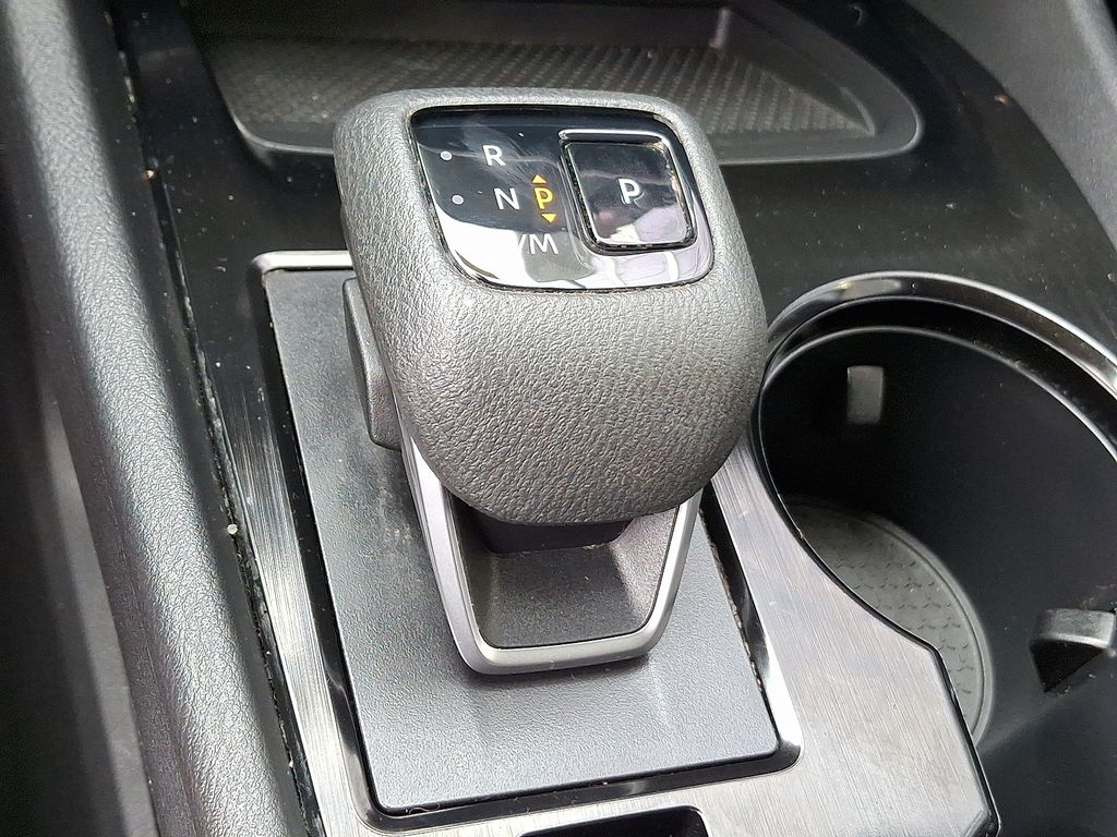 2023 Nissan Rogue SV - Photo 16