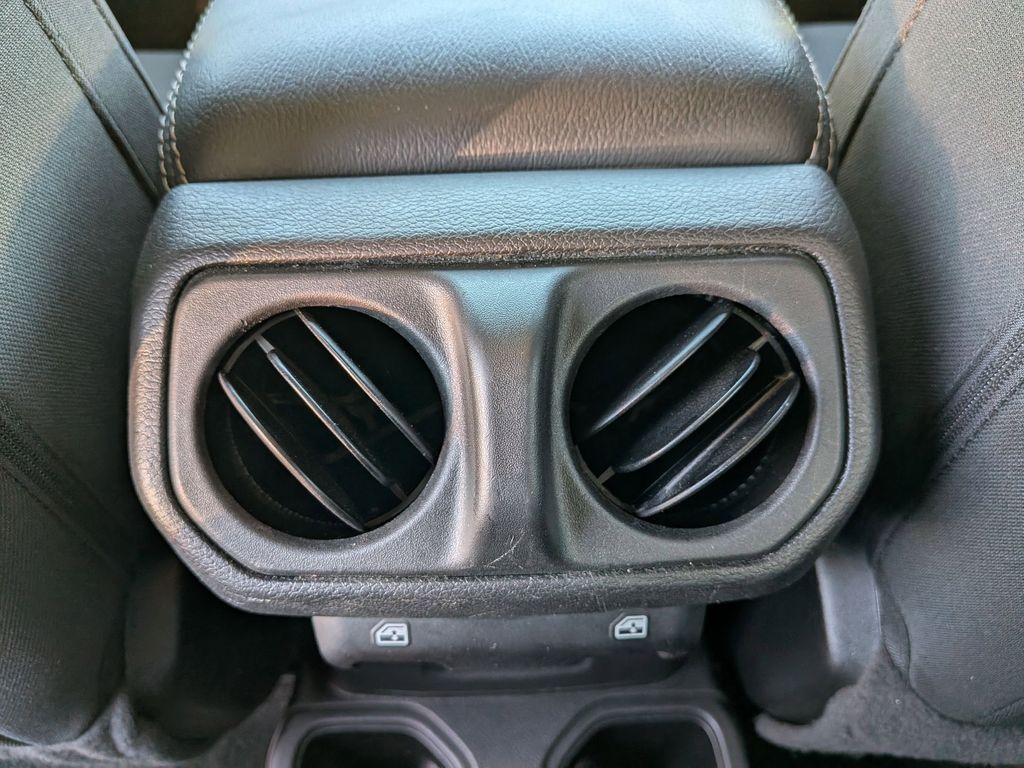 2022 Jeep Wrangler Unlimited Sahara - Photo 23