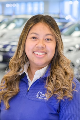 Staff member Laura Mak from ID_17ee80f880fa