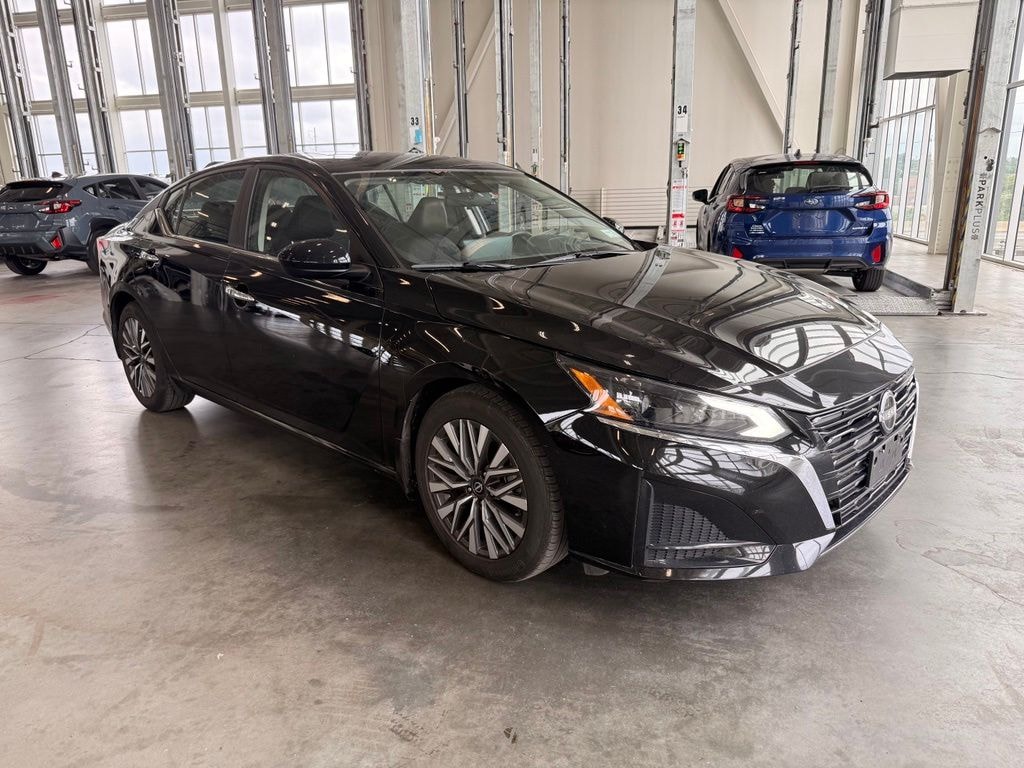 Used 2023 Nissan Altima 2.5 SV Sedan