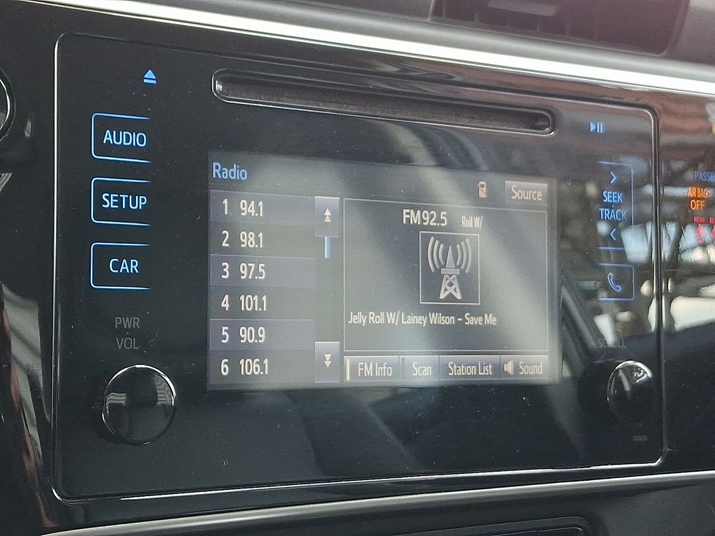 2019 Toyota Corolla SE photo 3