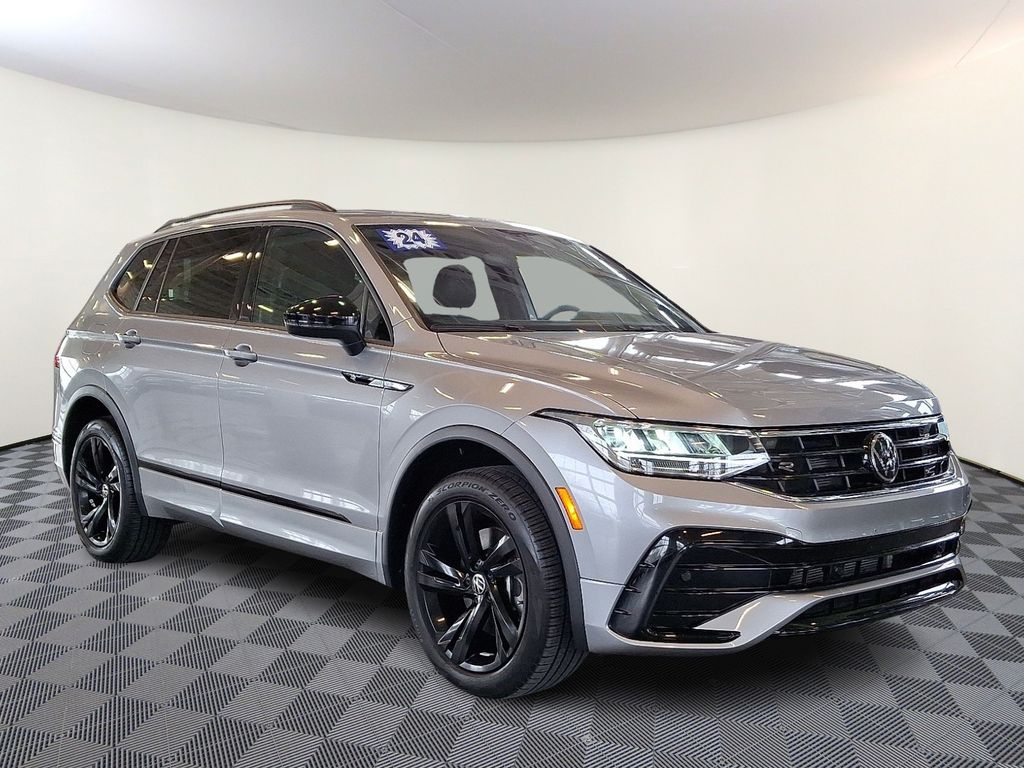 2024 Volkswagen Tiguan SE R-LINE BLACK's photo