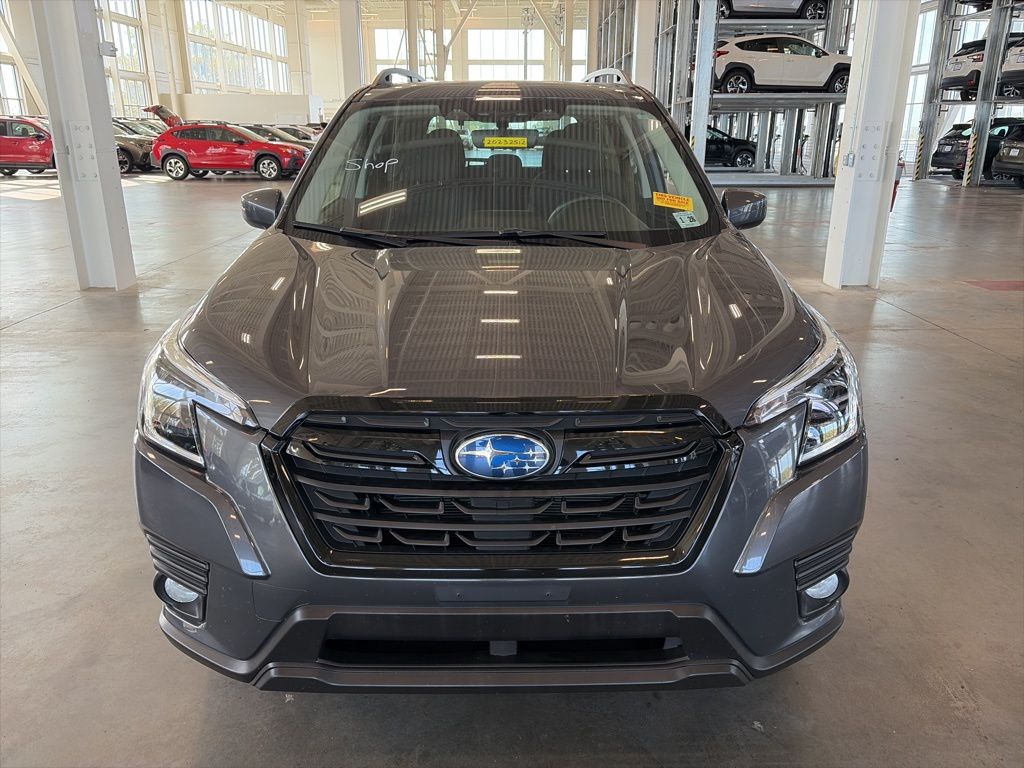 2023 Subaru Forester Premium photo 2