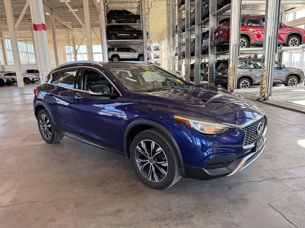 2018 INFINITI QX30 Luxury