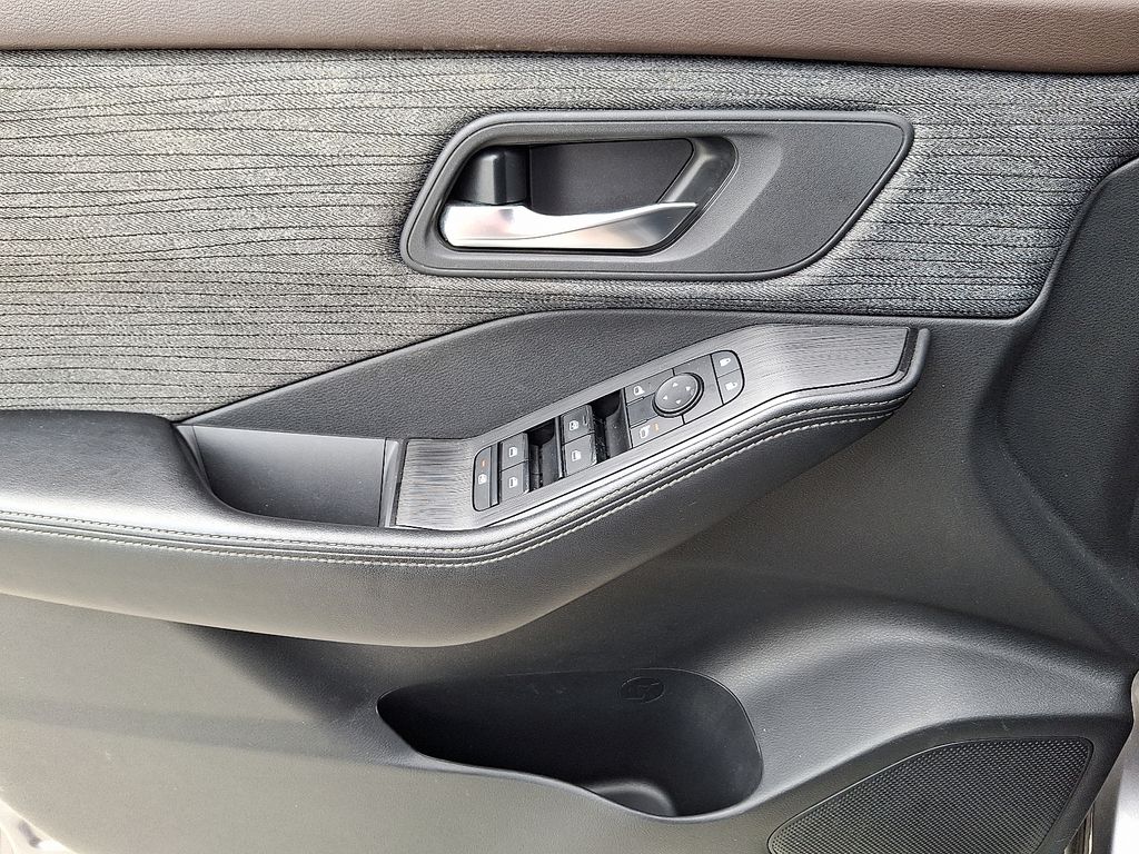 2023 Nissan Rogue SV - Photo 14