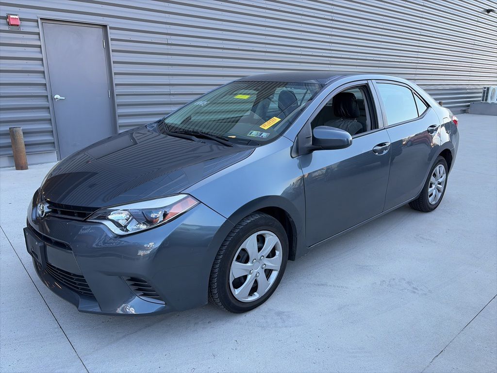 2015 Toyota Corolla LE photo 3