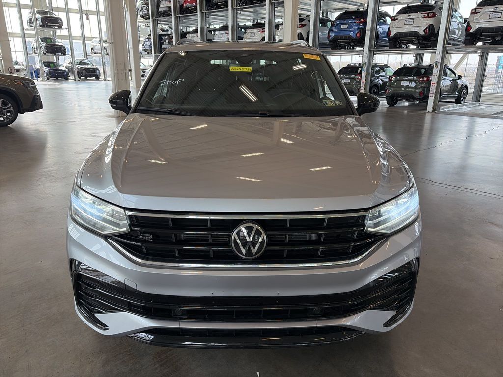2024 Volkswagen Tiguan SE R-Line Black photo 2