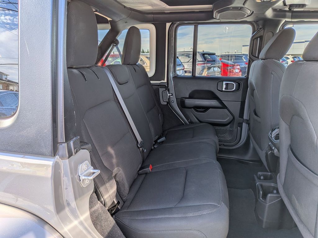 2022 Jeep Wrangler Unlimited Sahara - Photo 26