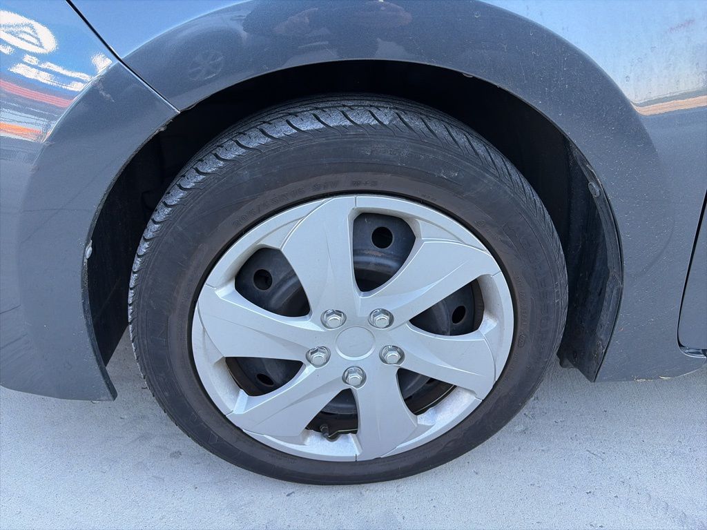 2015 Toyota Corolla LE photo 4
