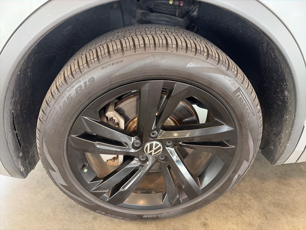 2024 Volkswagen Tiguan SE R-Line Black photo 4