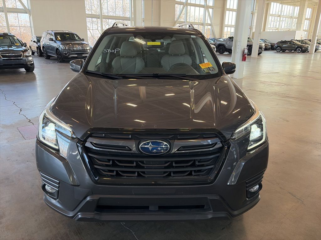 2022 Subaru Forester Limited photo 2