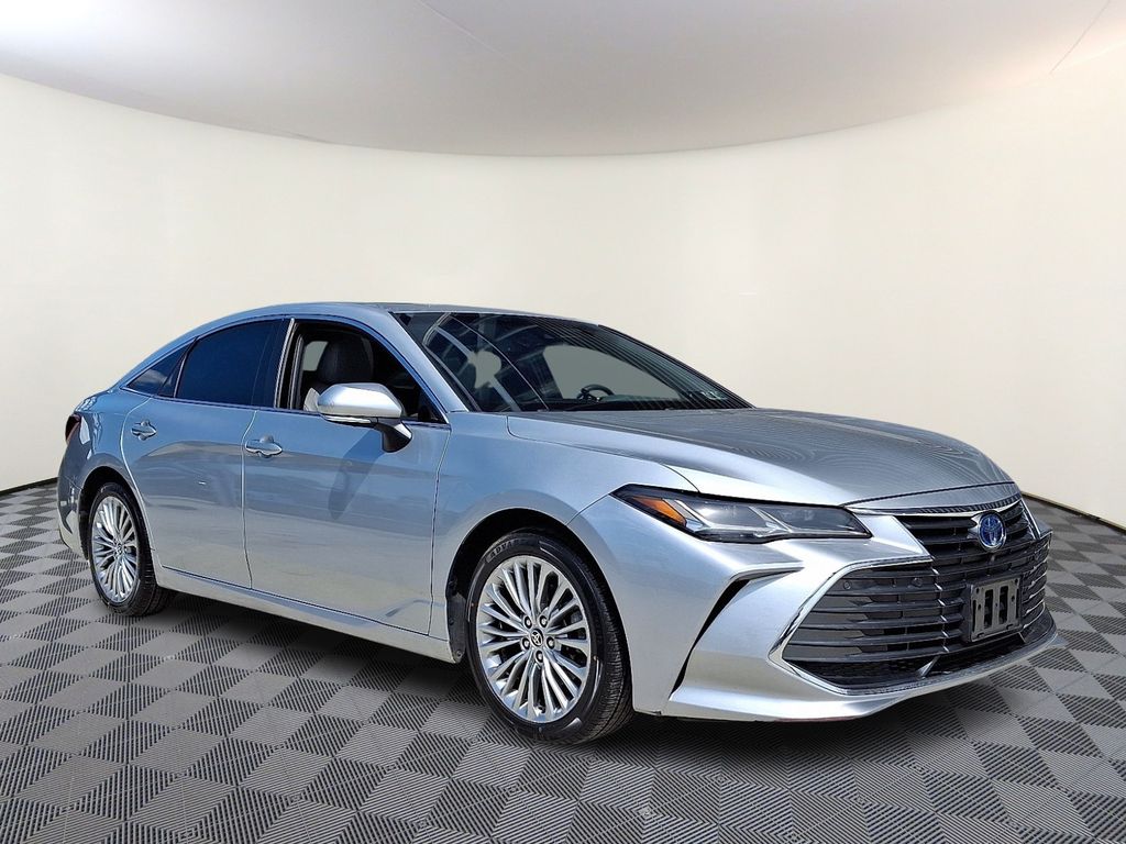 2022 Toyota Avalon Limited Hybrid's photo