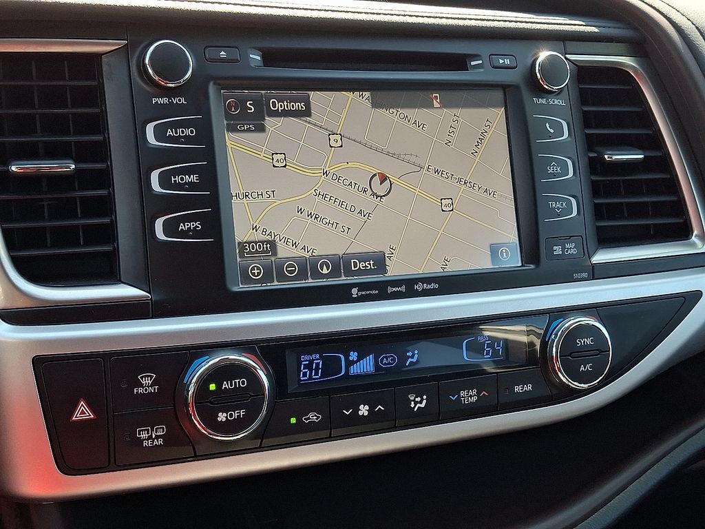 2019 Toyota Highlander XLE photo 2