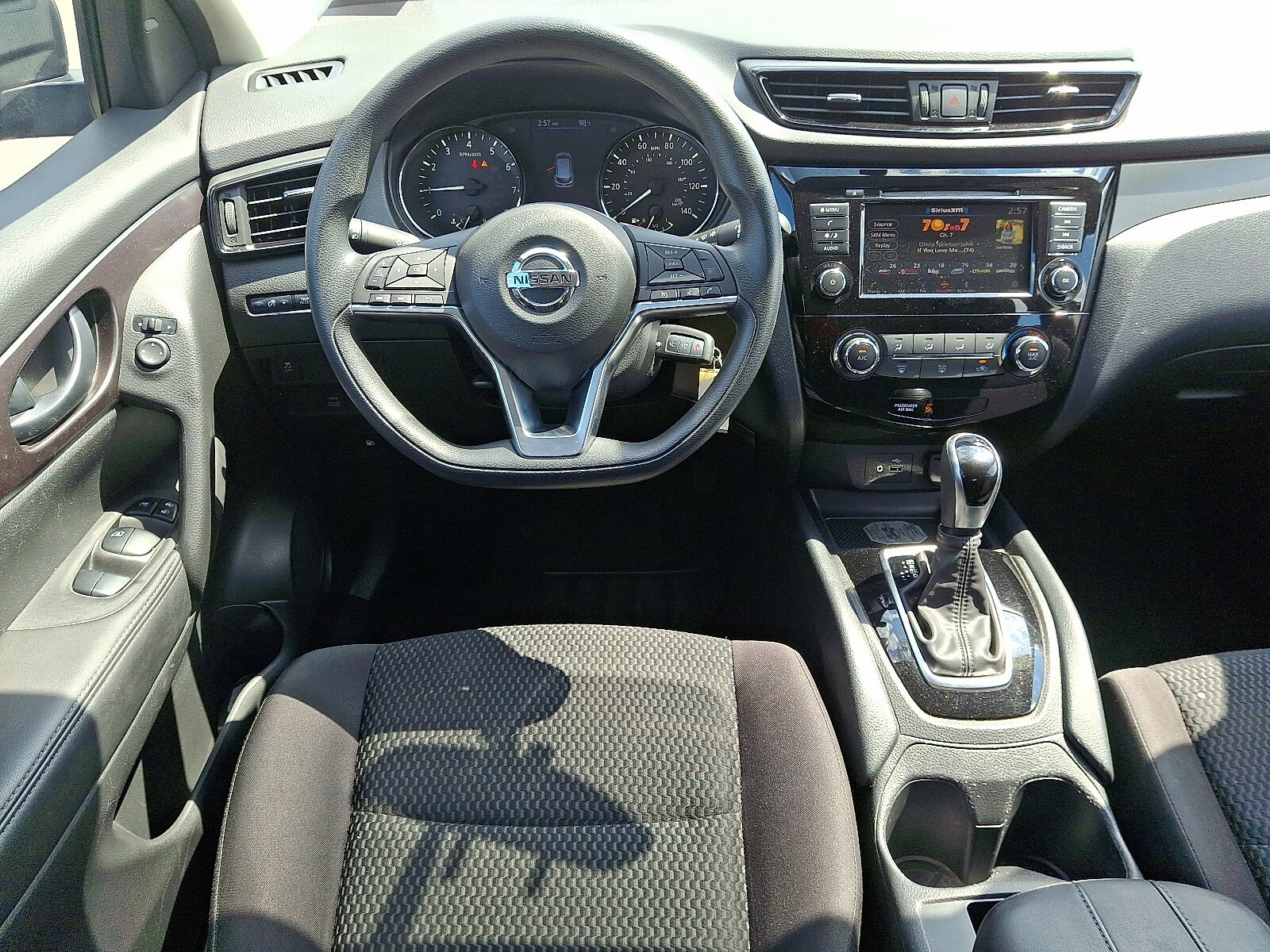 2019 Nissan Rogue Sport S photo 2