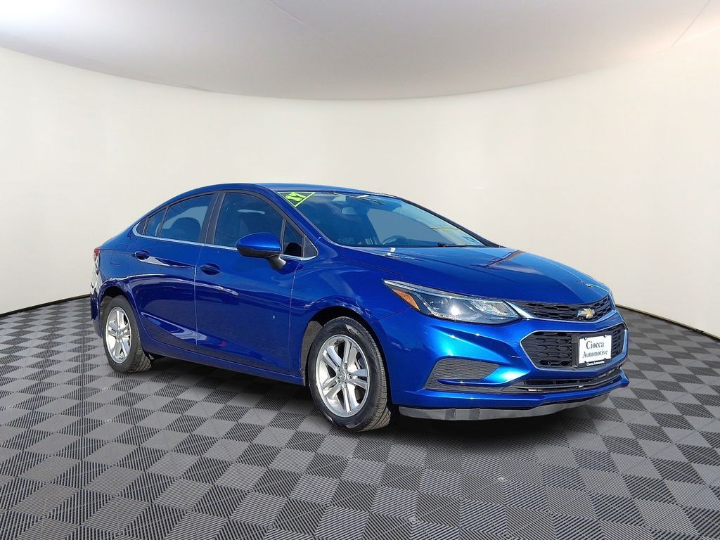 2017 Chevrolet Cruze LT's photo