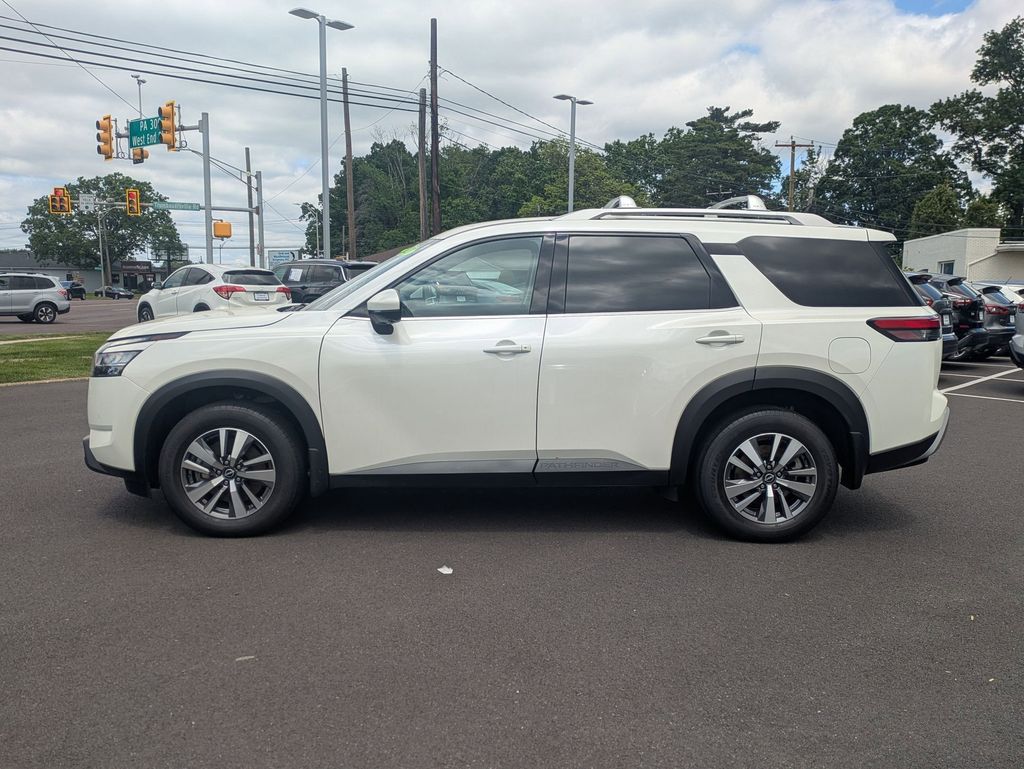 2023 Nissan Pathfinder SL photo 4