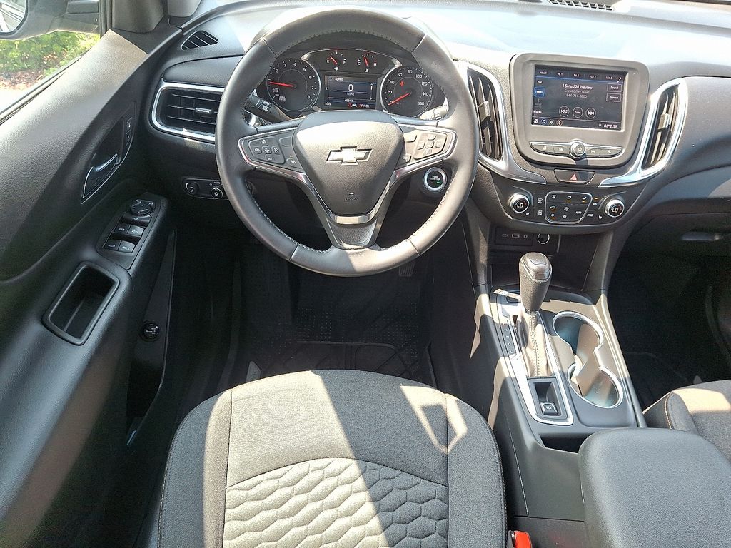 2021 Chevrolet Equinox LT photo 2