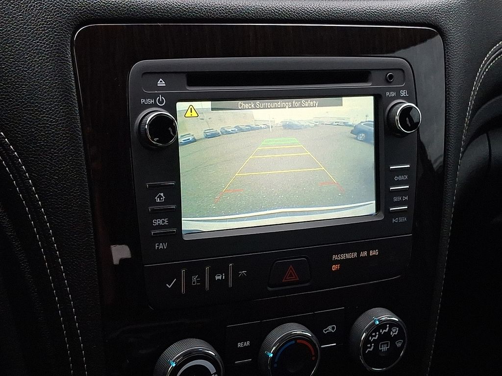 2017 Chevrolet Traverse 1LT photo 4