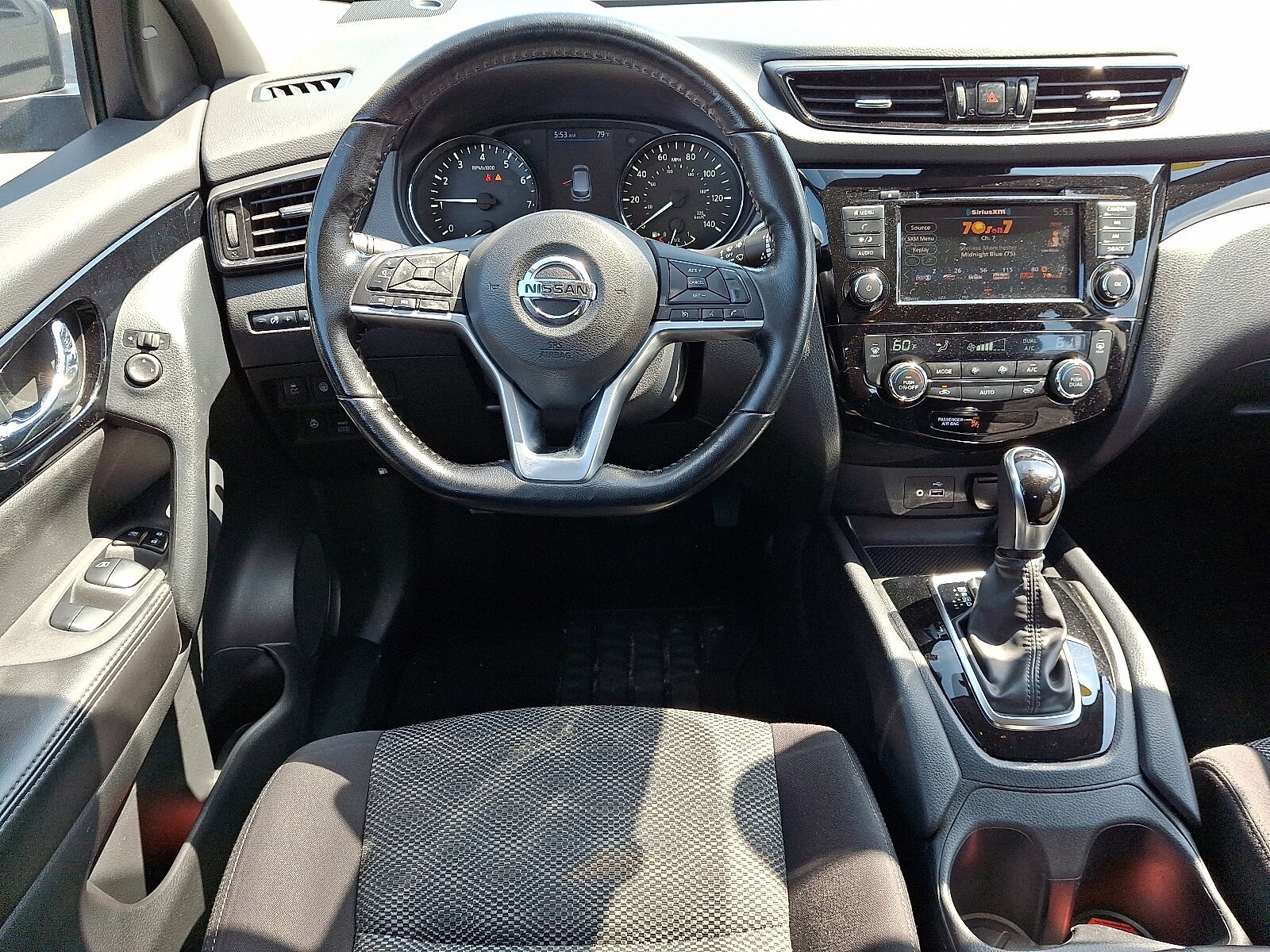 2021 Nissan Rogue Sport SV photo 2