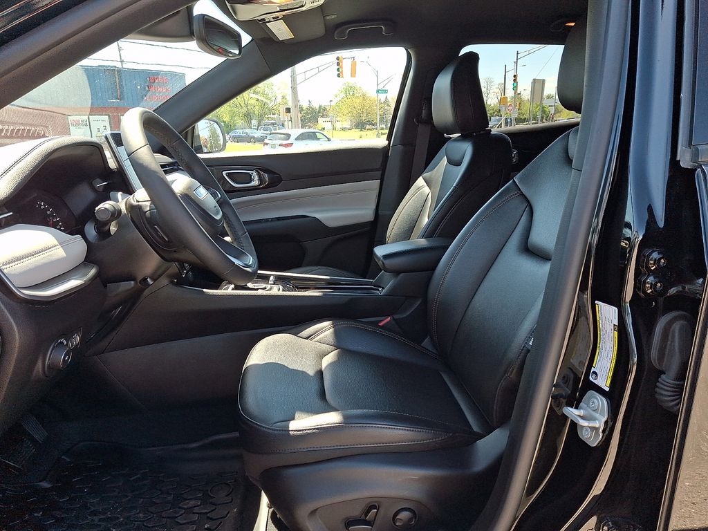 2024 Jeep Compass Limited - Photo 15