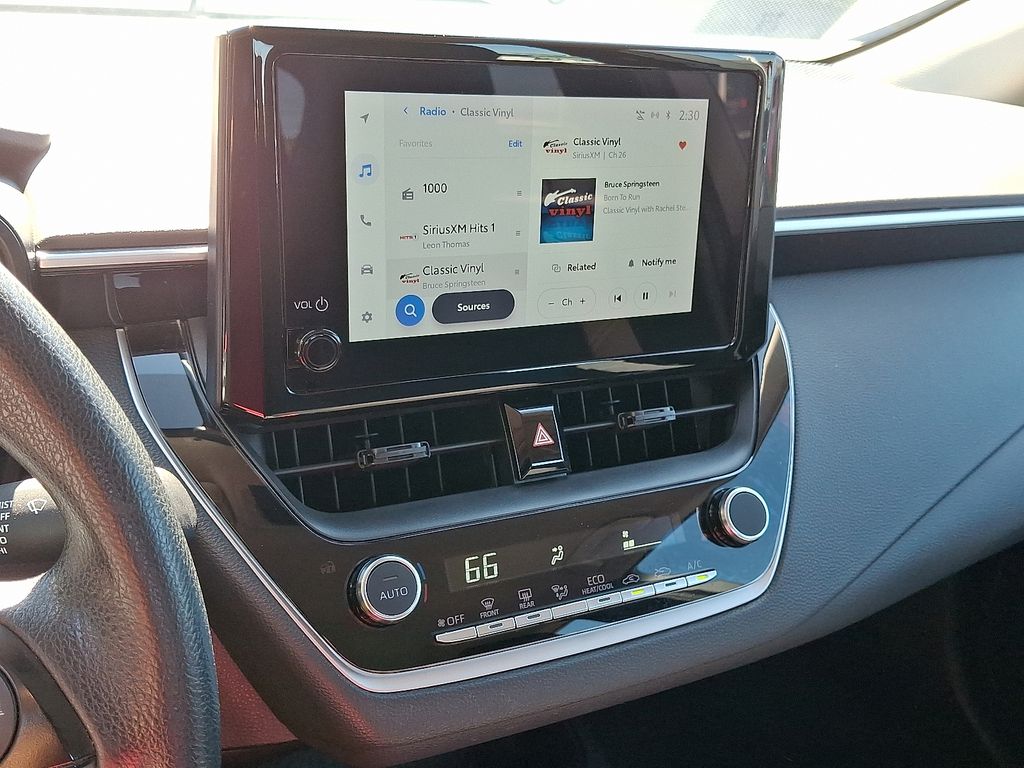 2023 Toyota Corolla LE photo 3