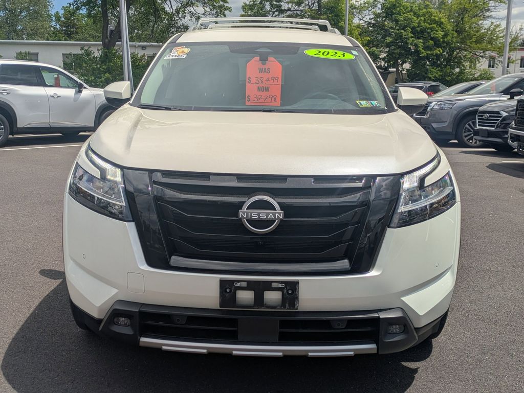 2023 Nissan Pathfinder SL photo 2