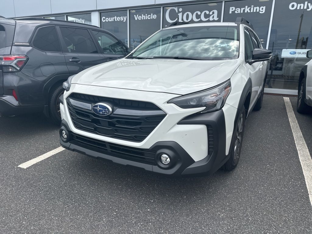 2025 Subaru Outback Premium's photo