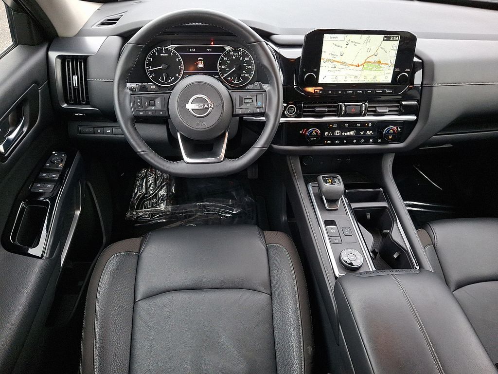 2023 Nissan Pathfinder SL photo 2